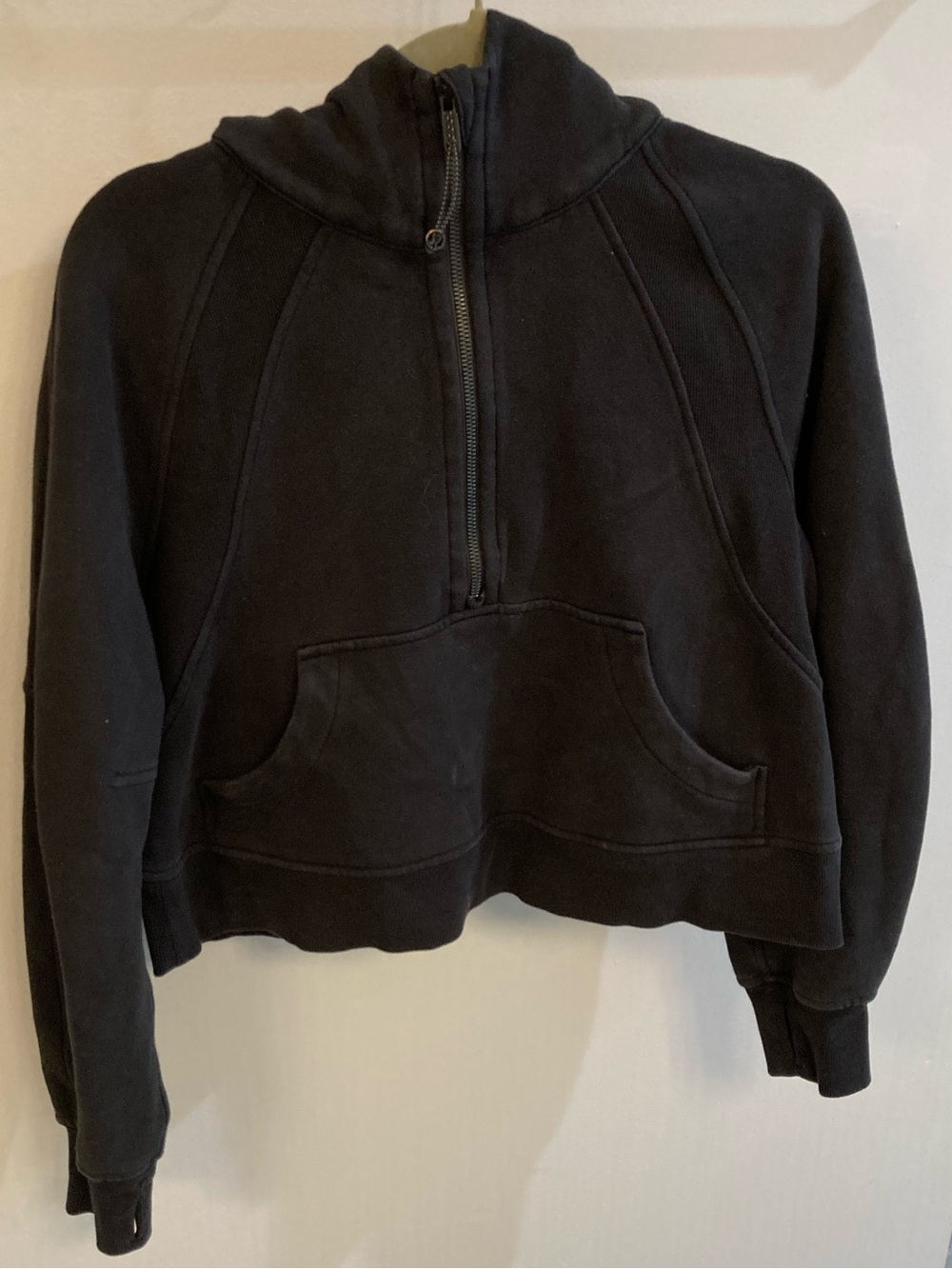 Lululemon black scuba hoodie cropped  half zip size XS/S thumb holes